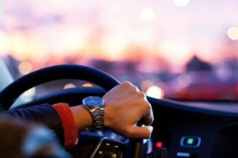 autotrasporto guida volante