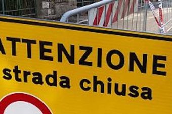 strada chiusa cartello
